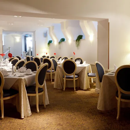Monika Centrum Hotelli 4*