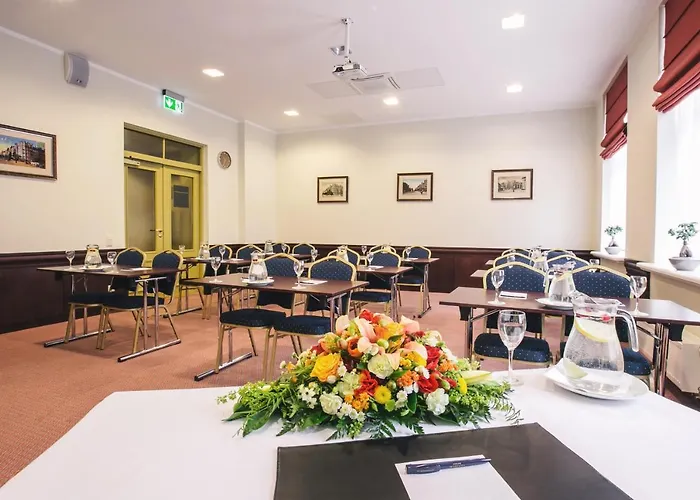 מלון Monika Centrum 4*